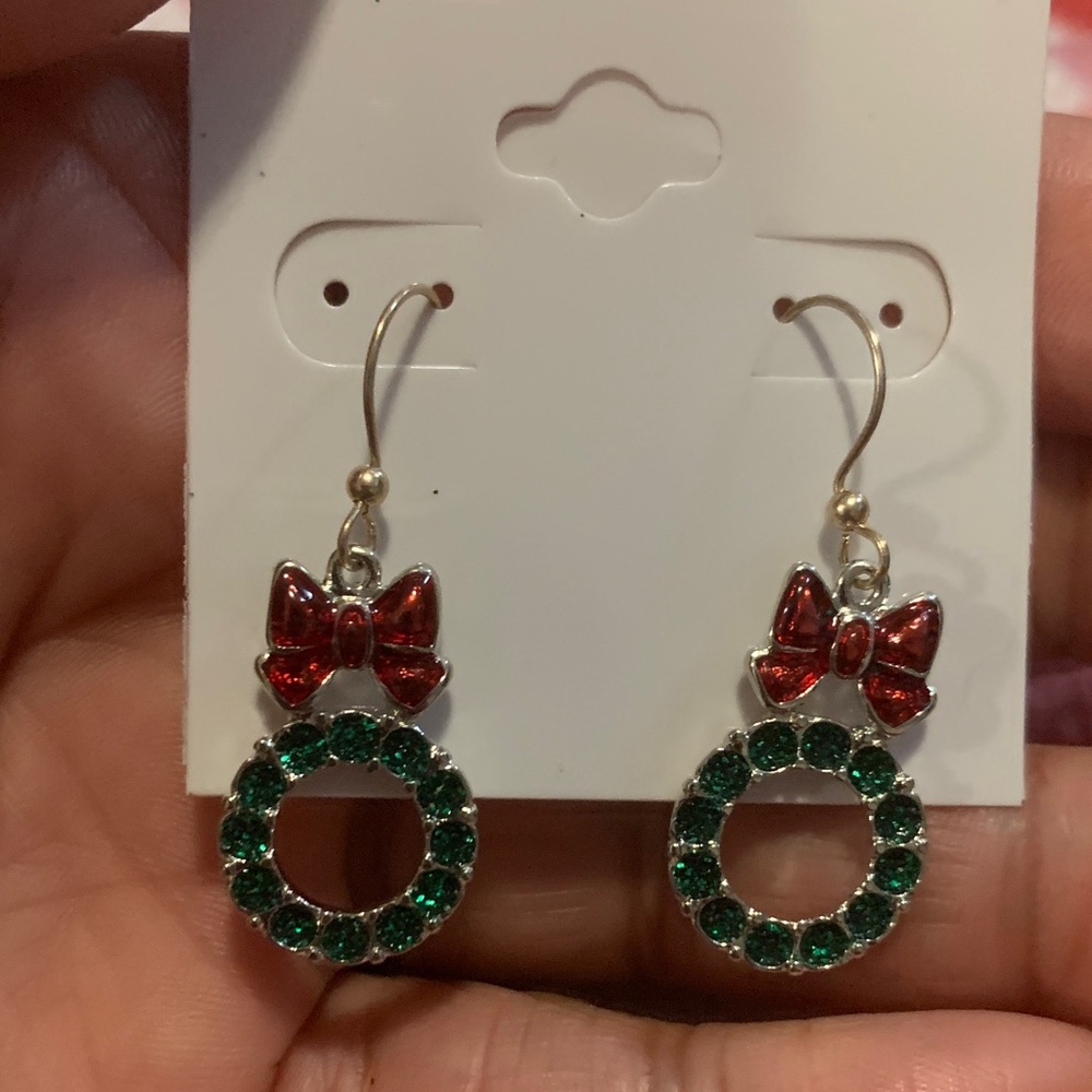 NWOT Elegant Holiday Wreath Earrings with Red and Green Accents